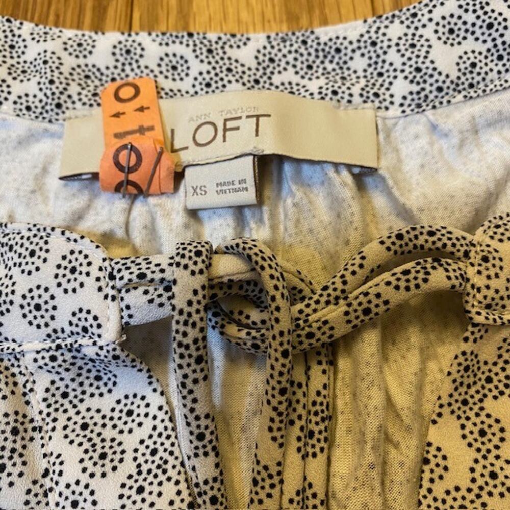 Ann Taylor LOFT XS Extra Small Sleeveless Tie V-Neck Rayon Polyester Top Shirt - Picture 3 of 8